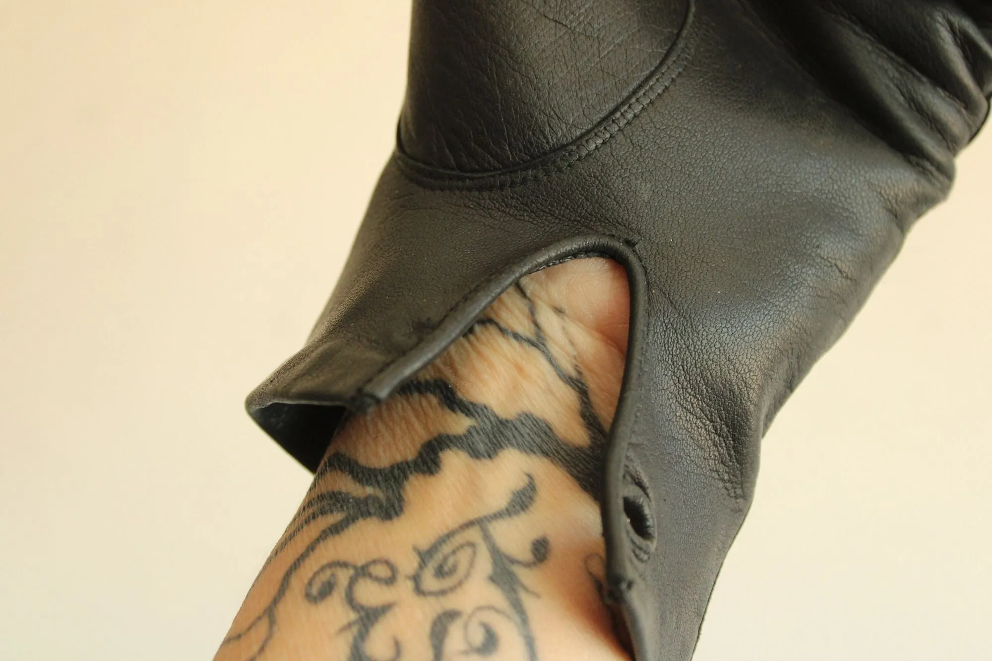 Vintage Size 8 Black Leather Wrist Length Gloves