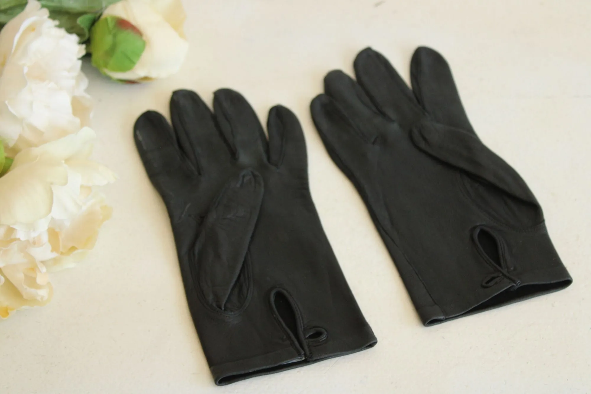 Vintage Size 8 Black Leather Wrist Length Gloves